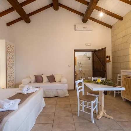 Aloni Costarella Masseria בורגאנייה