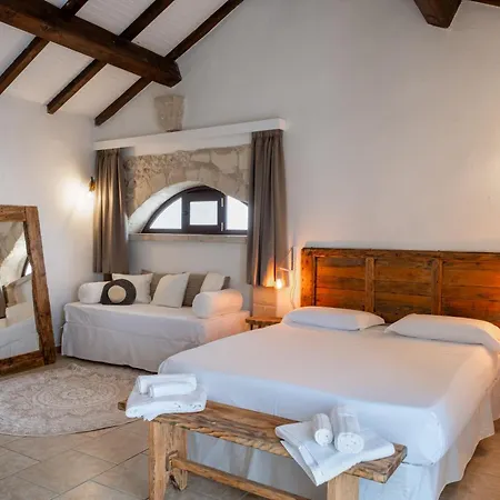 Aloni Costarella Masseria בורגאנייה